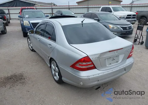 2005 Mercedes-Benz C 230 Kompressor Sport z USA, uszkodzony, nr VIN WDBRF40J15F625290